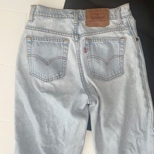 VINTAGE LEVI LIGHT BLUE. 7 MED 8/10 conidtion.
